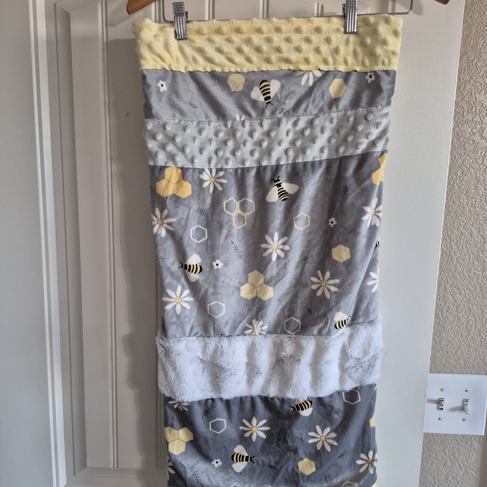 Unbranded Kids Bee-Print Gray & Yellow Plush Blanket